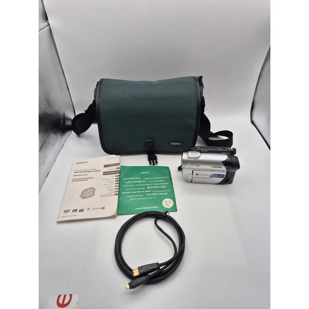 Sony Handycam DCR-DVD108 with Battery/Manual/Bag UNTESTED AS-IS